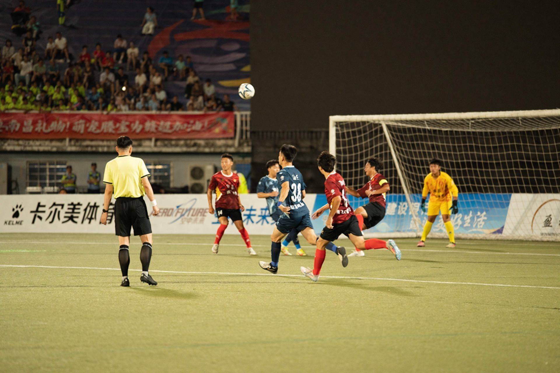 足球职业联赛即将重燃战火,场面火爆的简单介绍 足球职业联赛即将重燃战火,场面火爆的简单介绍