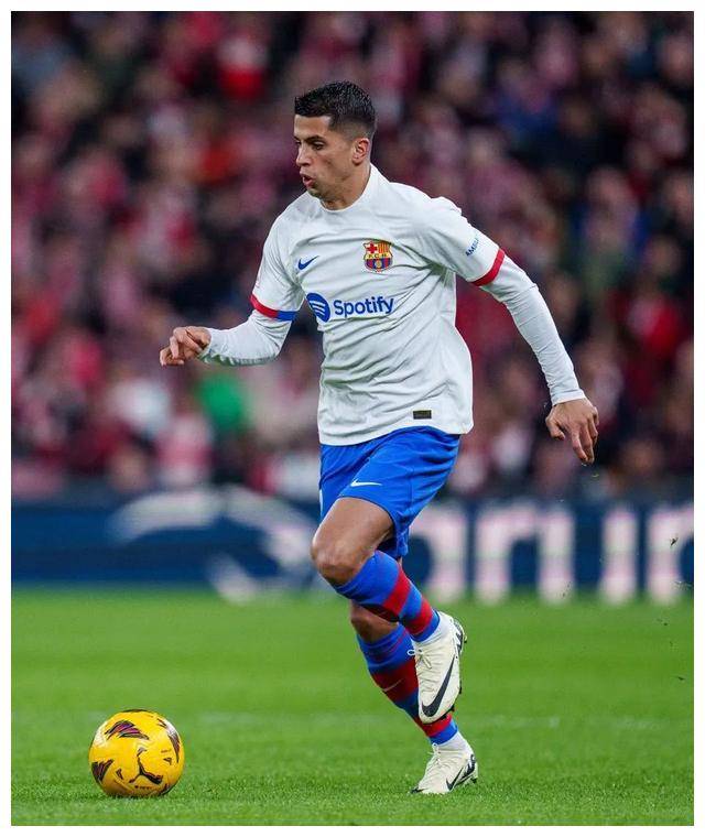 爱游戏app下载地址-雄鹿实现横扫对手,内外线协同进攻全面展现