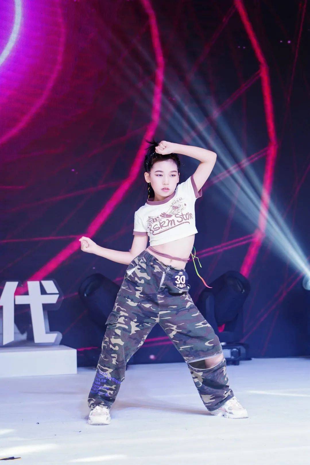 选手动作娴熟,完美演绎比赛精髓 选手动作娴熟,完美演绎比赛精髓