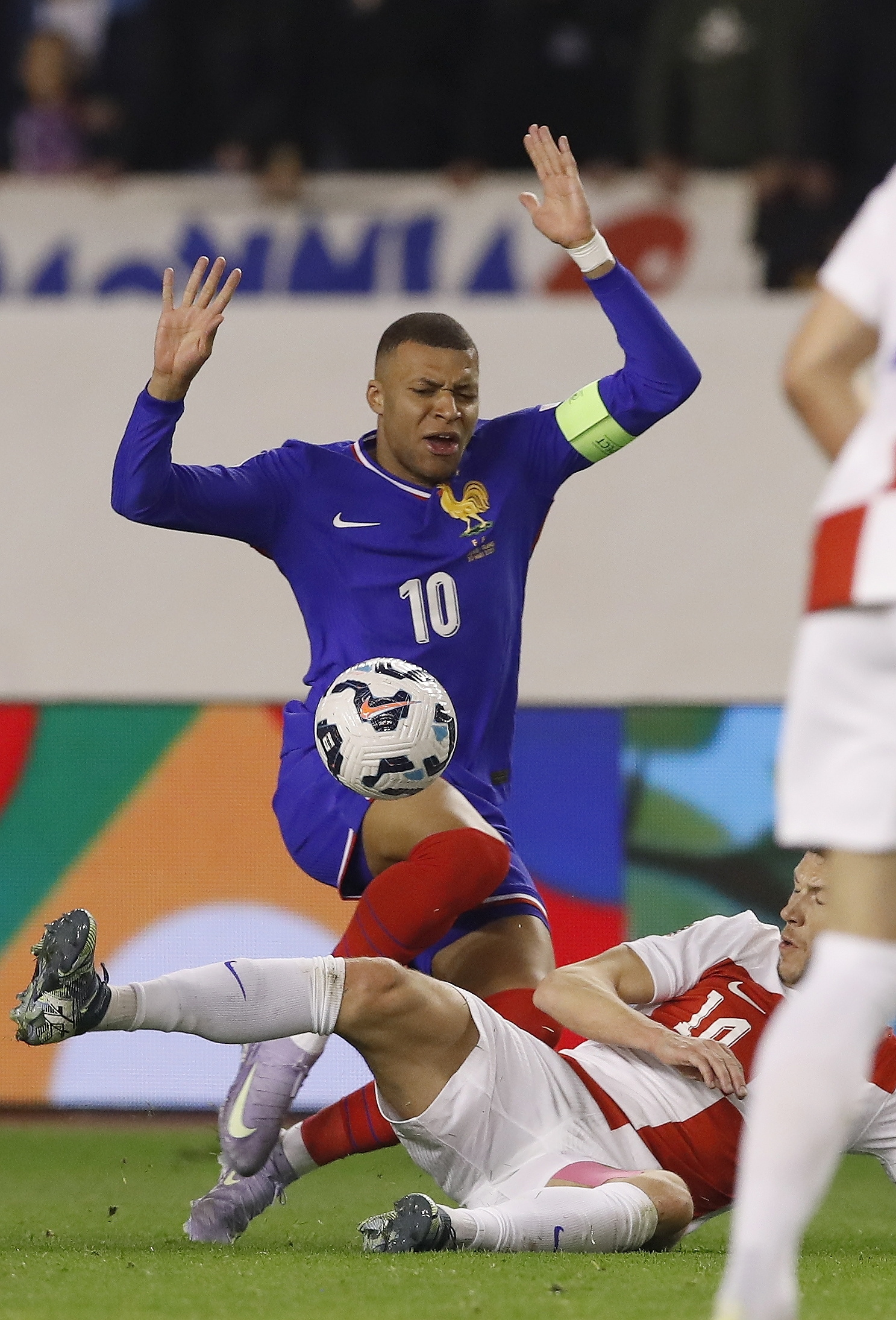 爱游戏课程-荷兰击败克罗地亚晋级欧洲足球巅峰对决