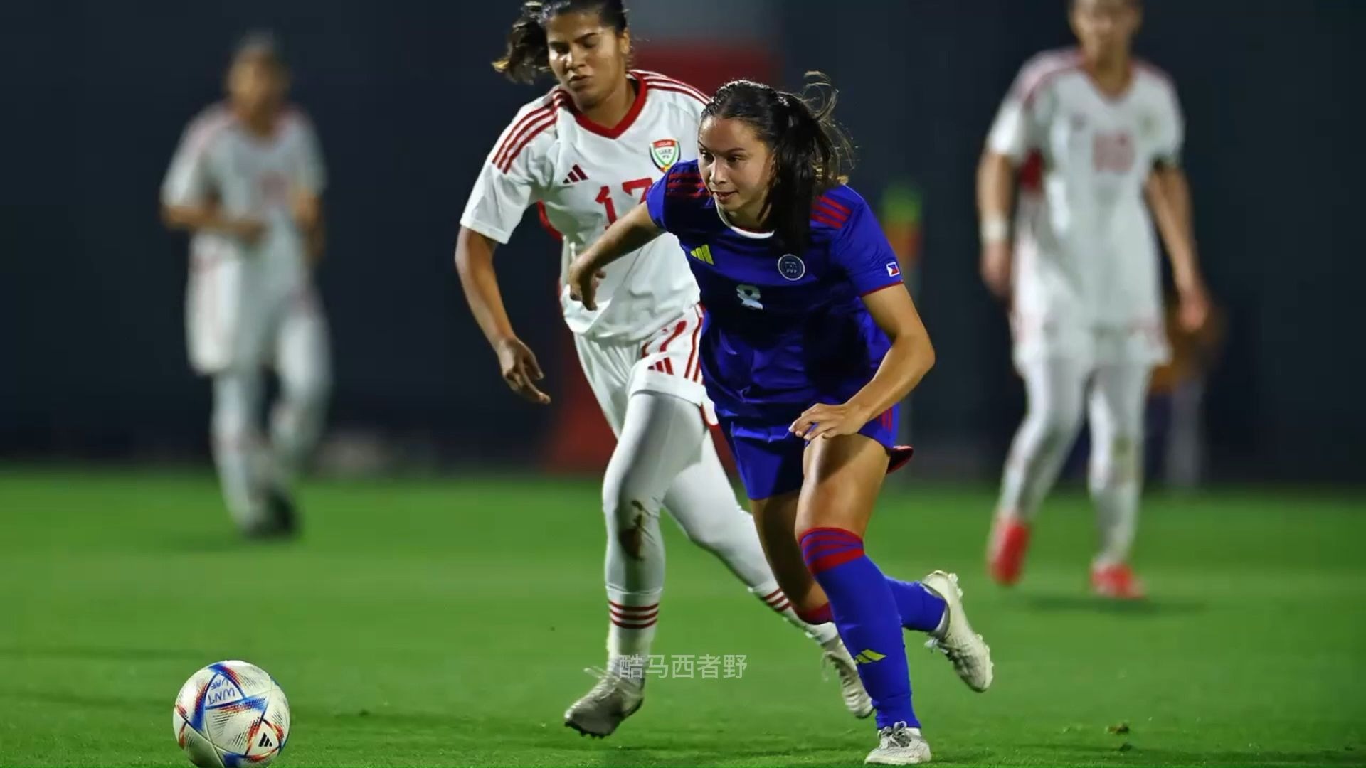 爱游戏app下载-世界各地热火朝天的女足比赛,掀起球迷狂潮