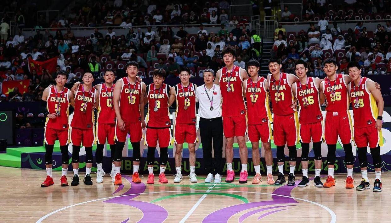 罚球线外球星大PK，谁将成为顶级得分手的简单介绍