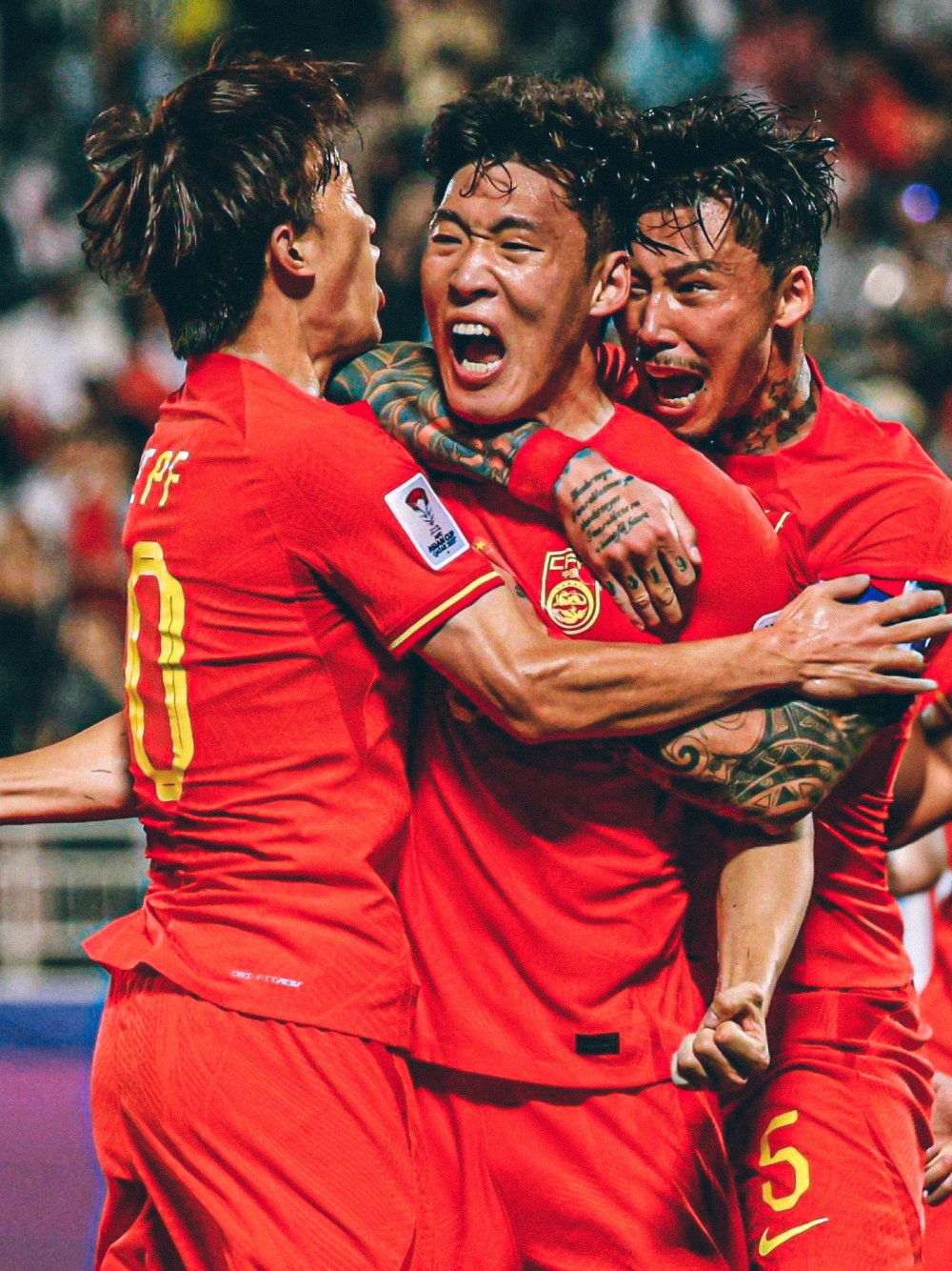 足球盛宴中体现的激烈竞争和团队精神 足球盛宴中体现的激烈竞争和团队精神