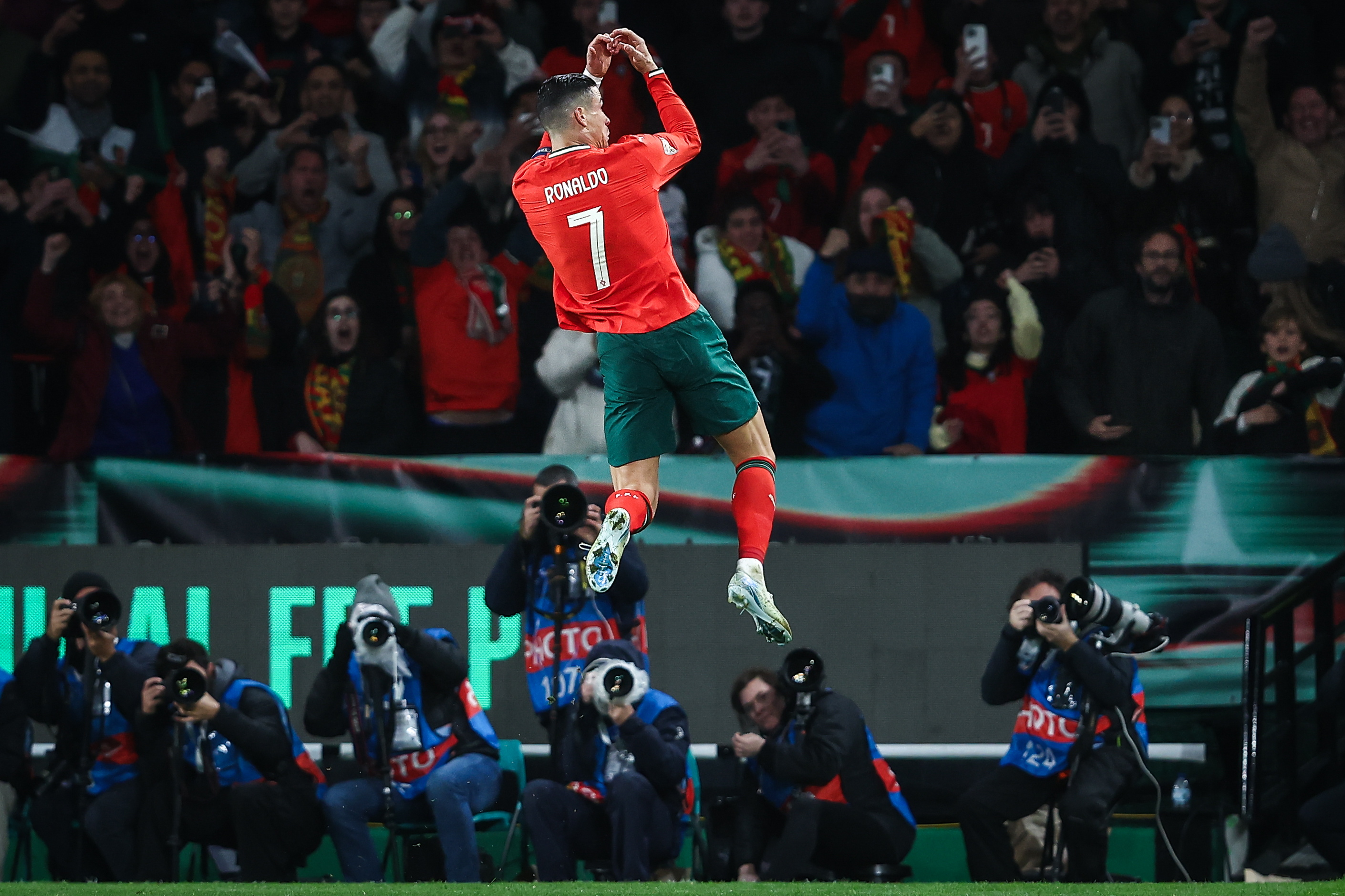 爱游戏注册-欧国联比赛开踢,各队挑战冠军霸权的简单介绍