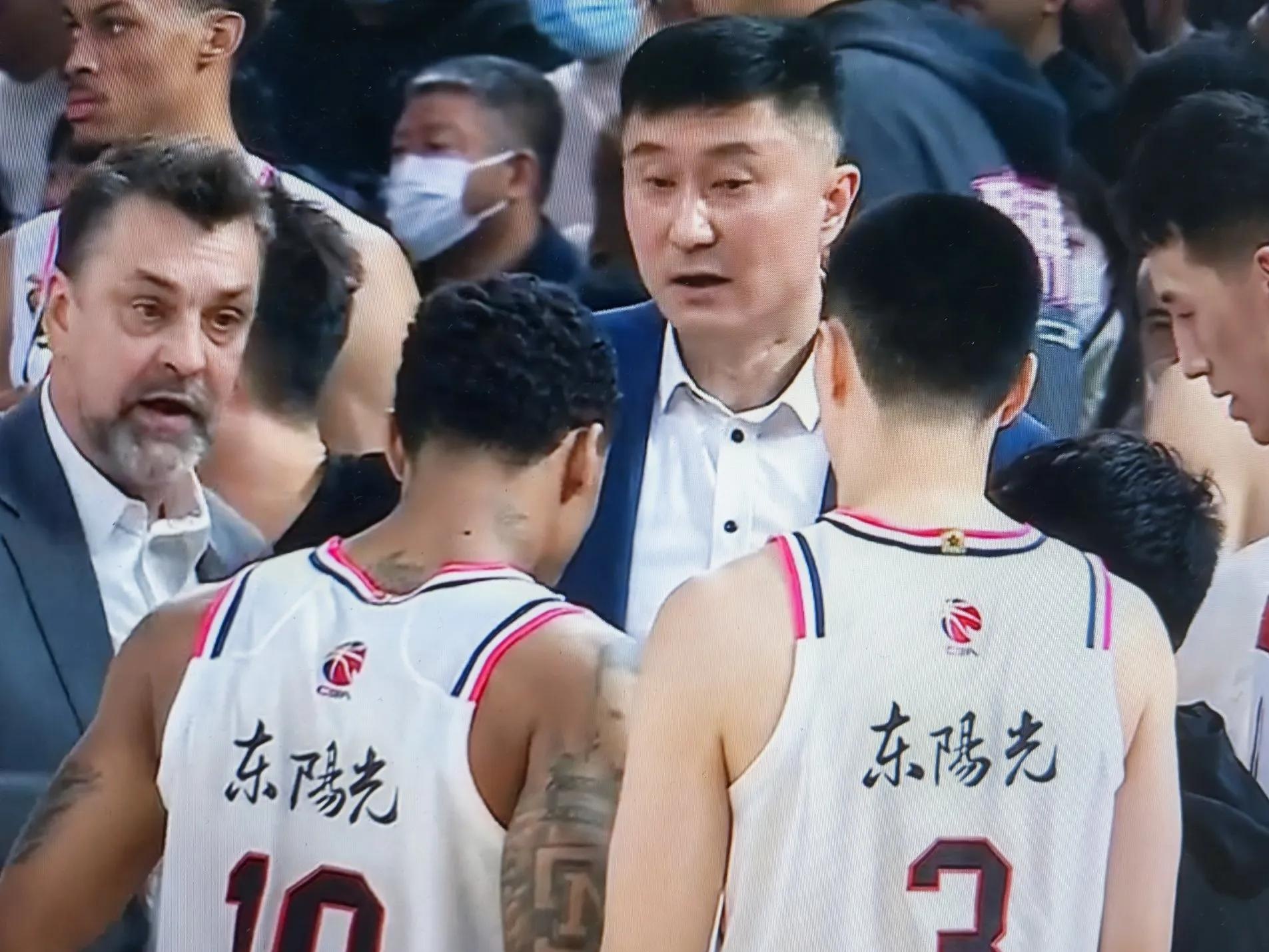 包含客场大败，球队士气大跌排名下滑的词条