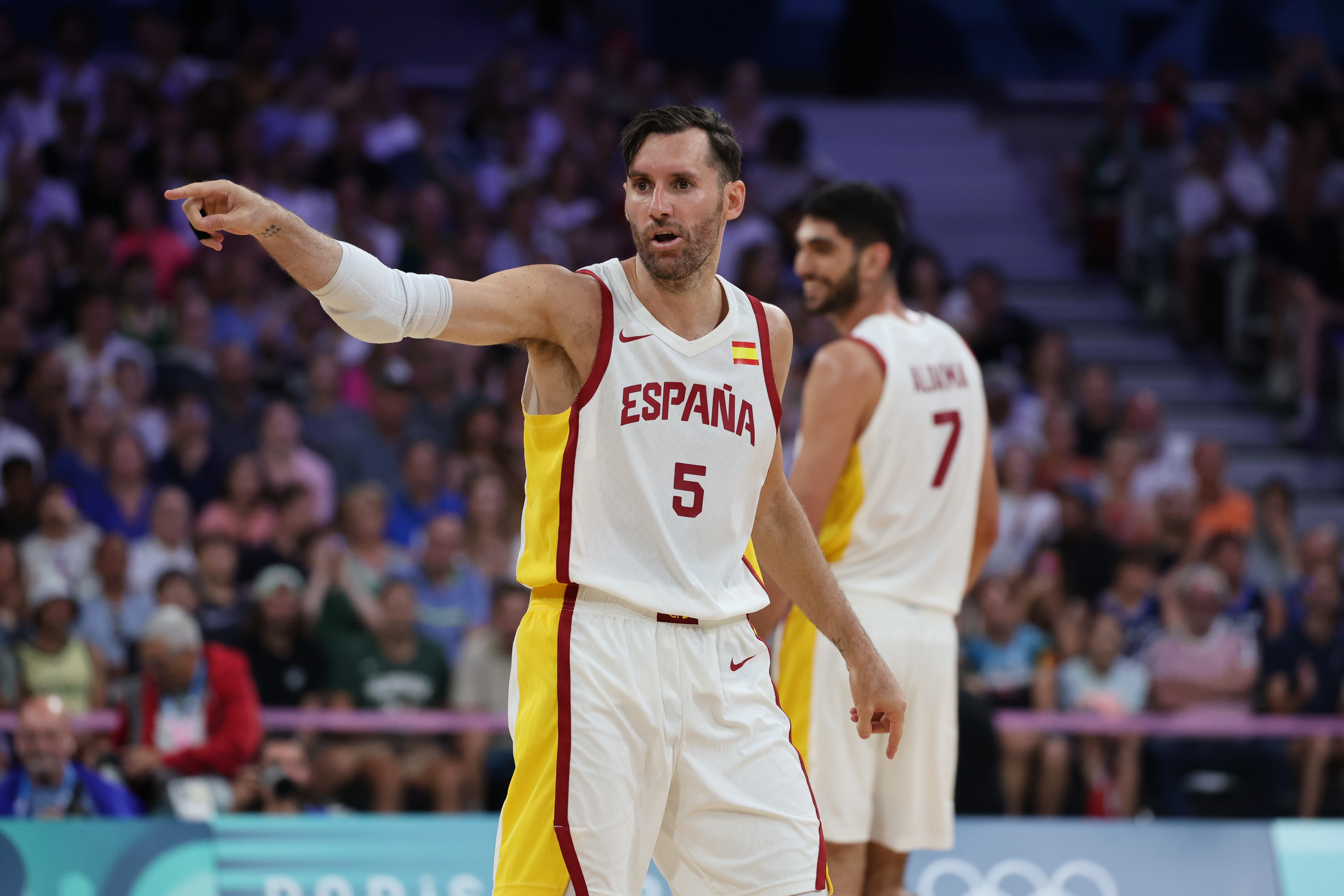 爱游戏注册-西班牙运动员在篮球比赛中表现出色