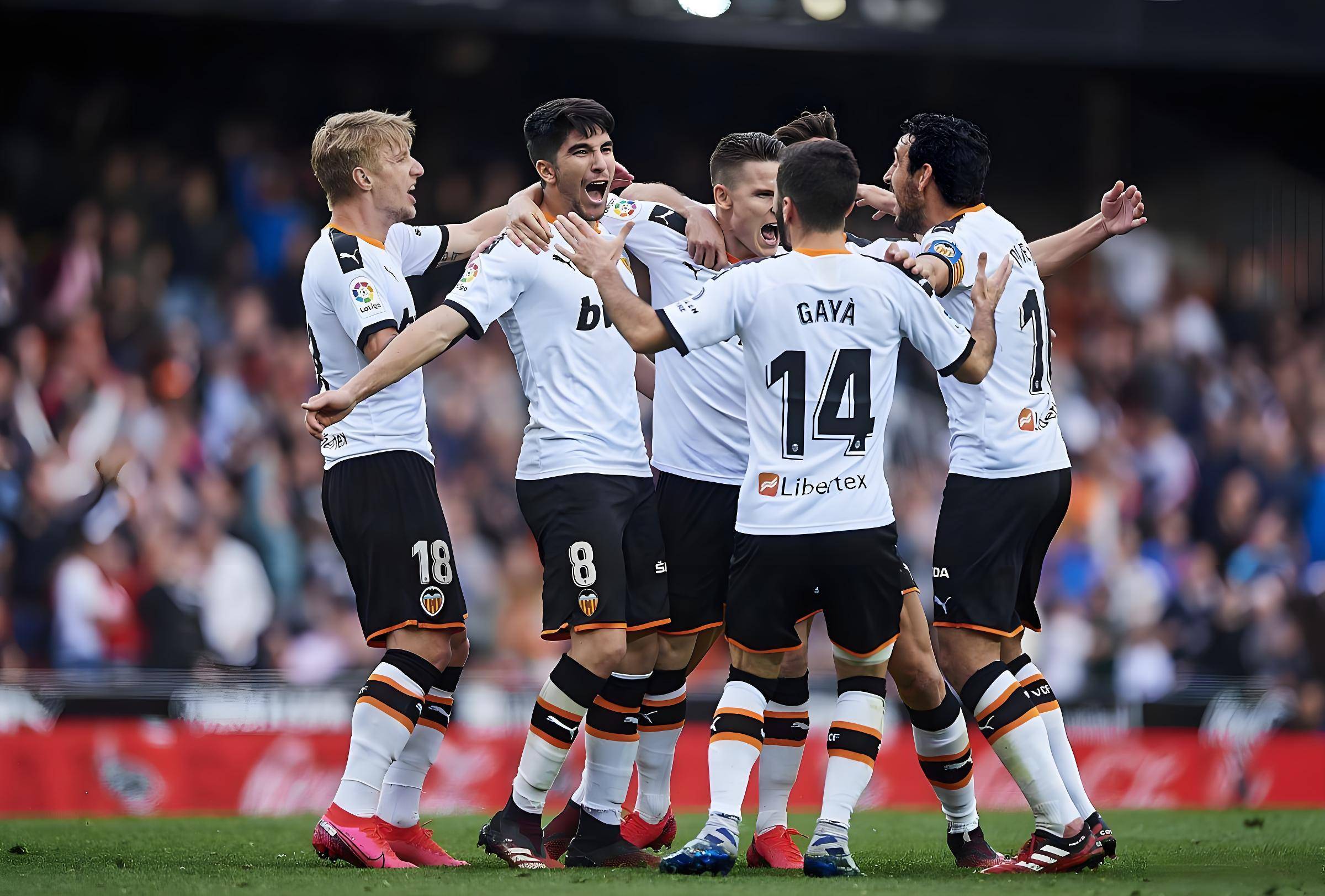 爱游戏中国官网-勒沃库森中场策应卓有成效，球队大获全胜开门红的简单介绍