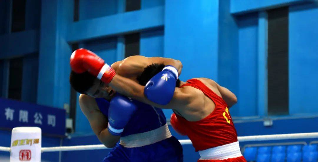 拳击比赛：选手拳拳到肉，擂台对决的简单介绍