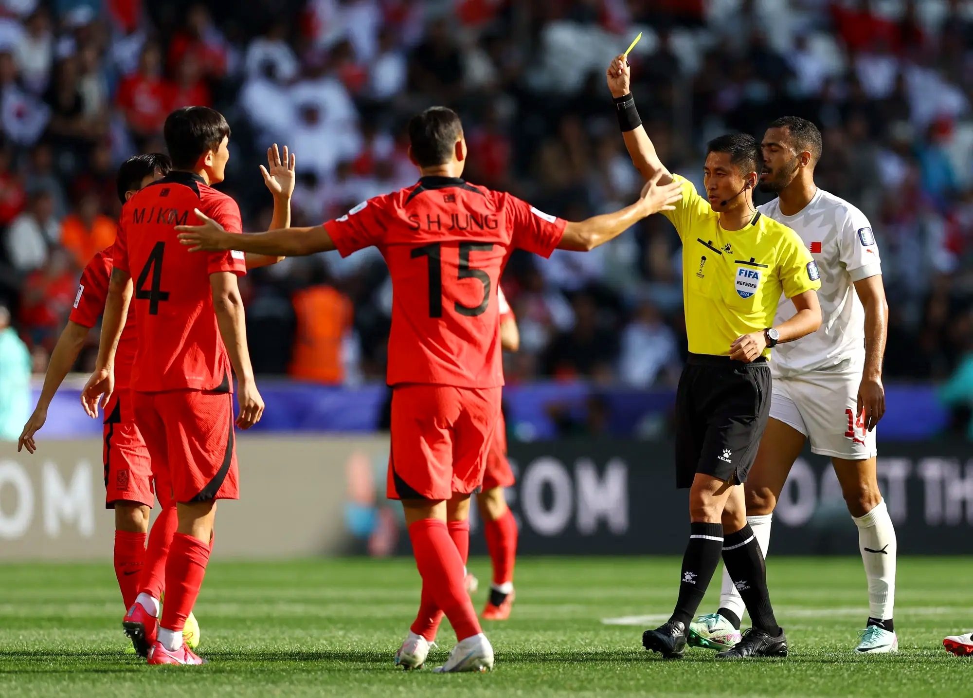 爱游戏官方入口-亚洲足球比赛激烈角逐，球员斗志昂扬的简单介绍