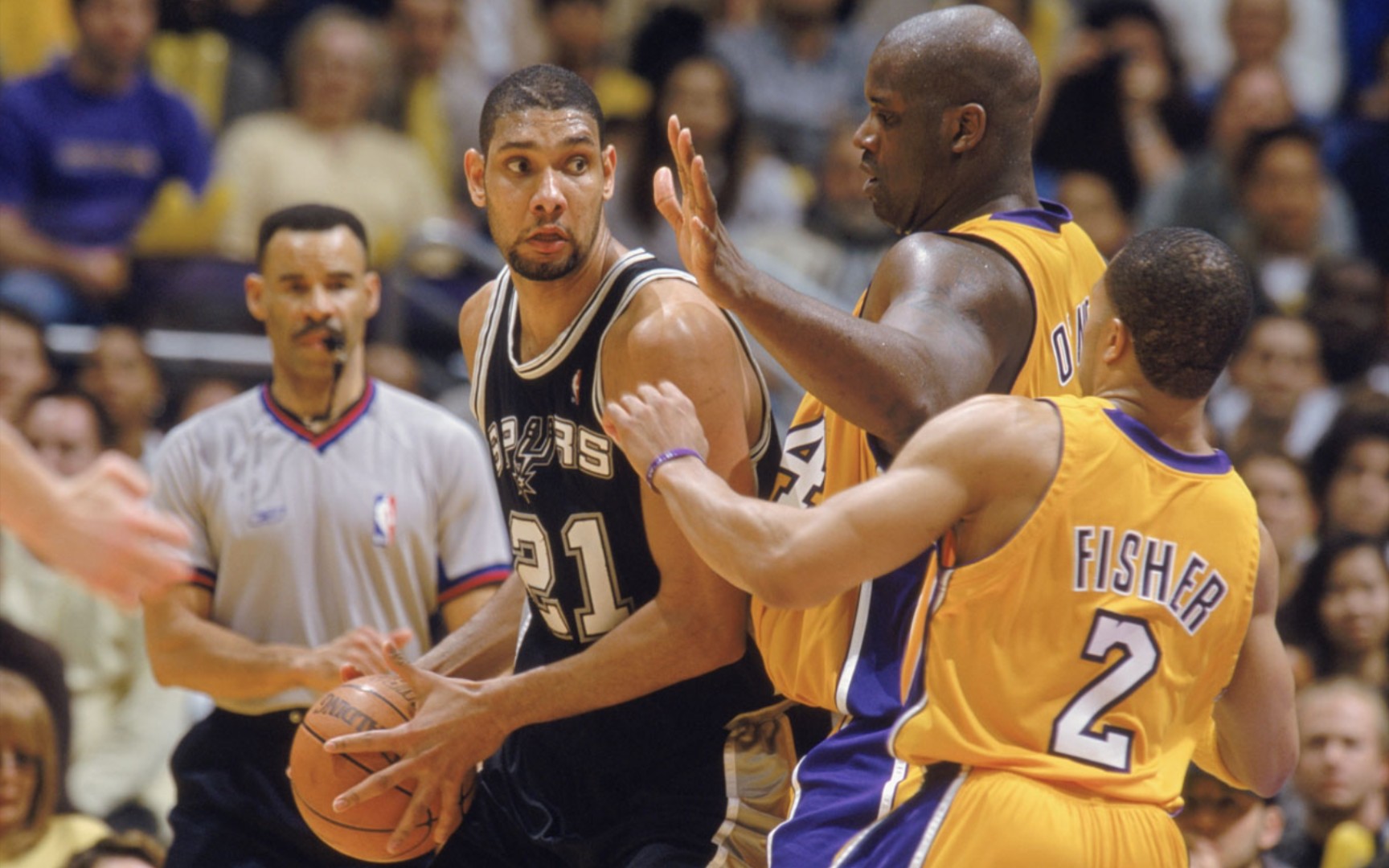 爱游戏亚洲官网-马刺大胜沃尔夫斯，球队表现出色追赶西部榜首的简单介绍